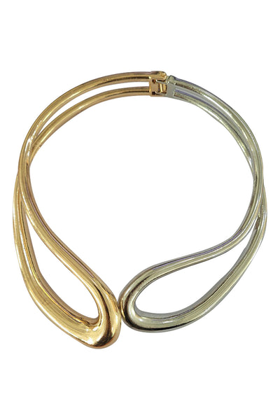 Collar asimétrico recortado