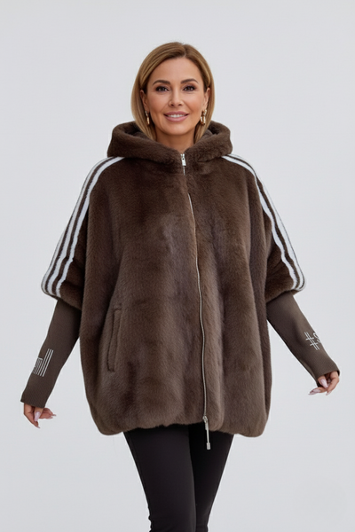 Abrigo de piel con capucha